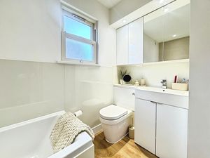 DE VERE LANE- click for photo gallery